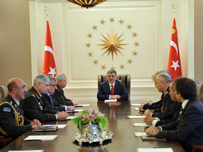 Cumhurbaşkanı Gül Azerbaycan Savunma Bakanını Kabul Etti